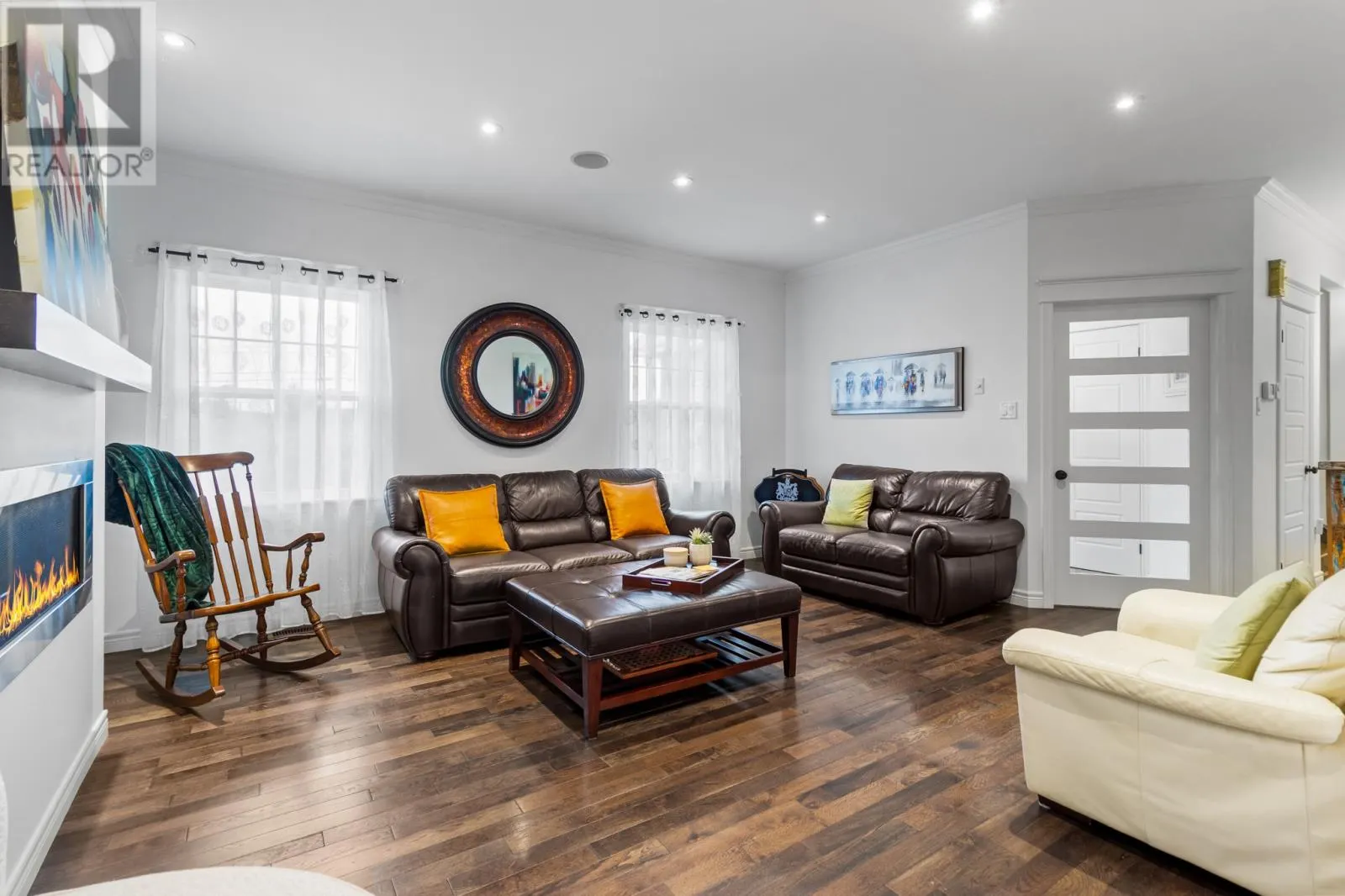 20 Edgewater Lane