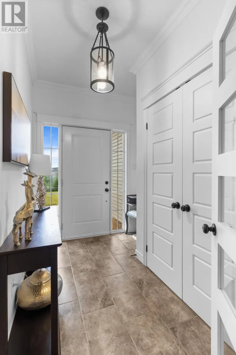 20 Edgewater Lane