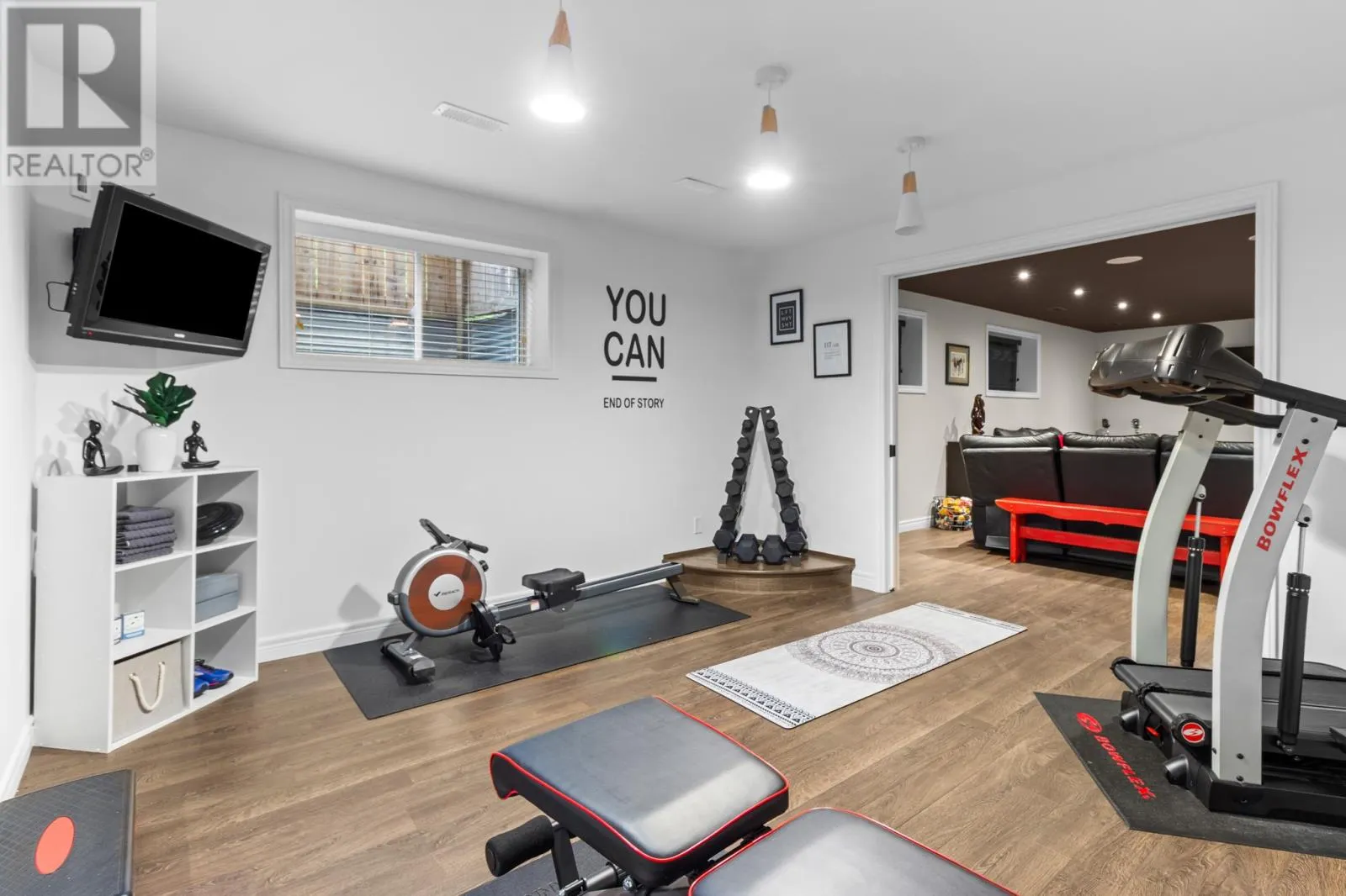 20 Edgewater Lane