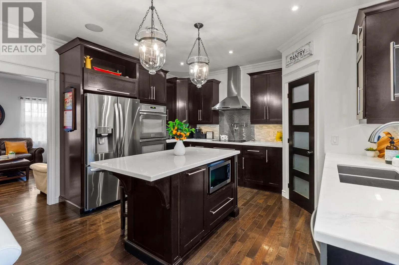 20 Edgewater Lane