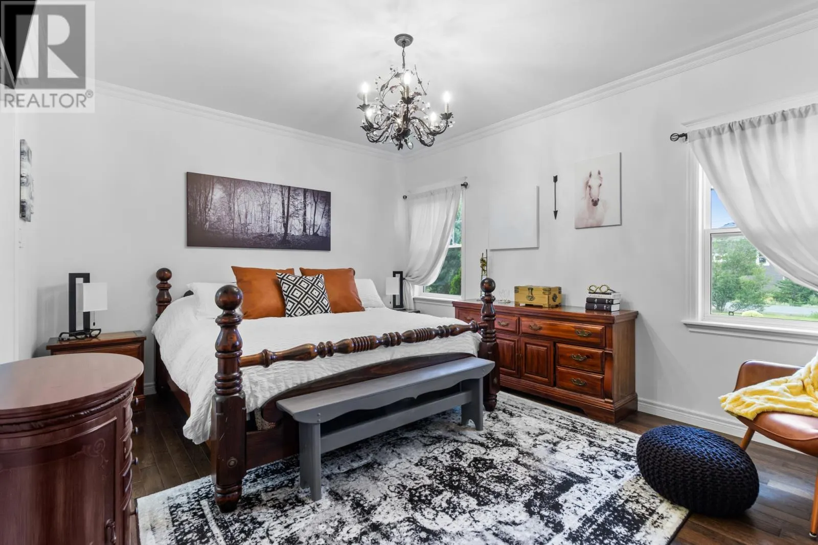 20 Edgewater Lane