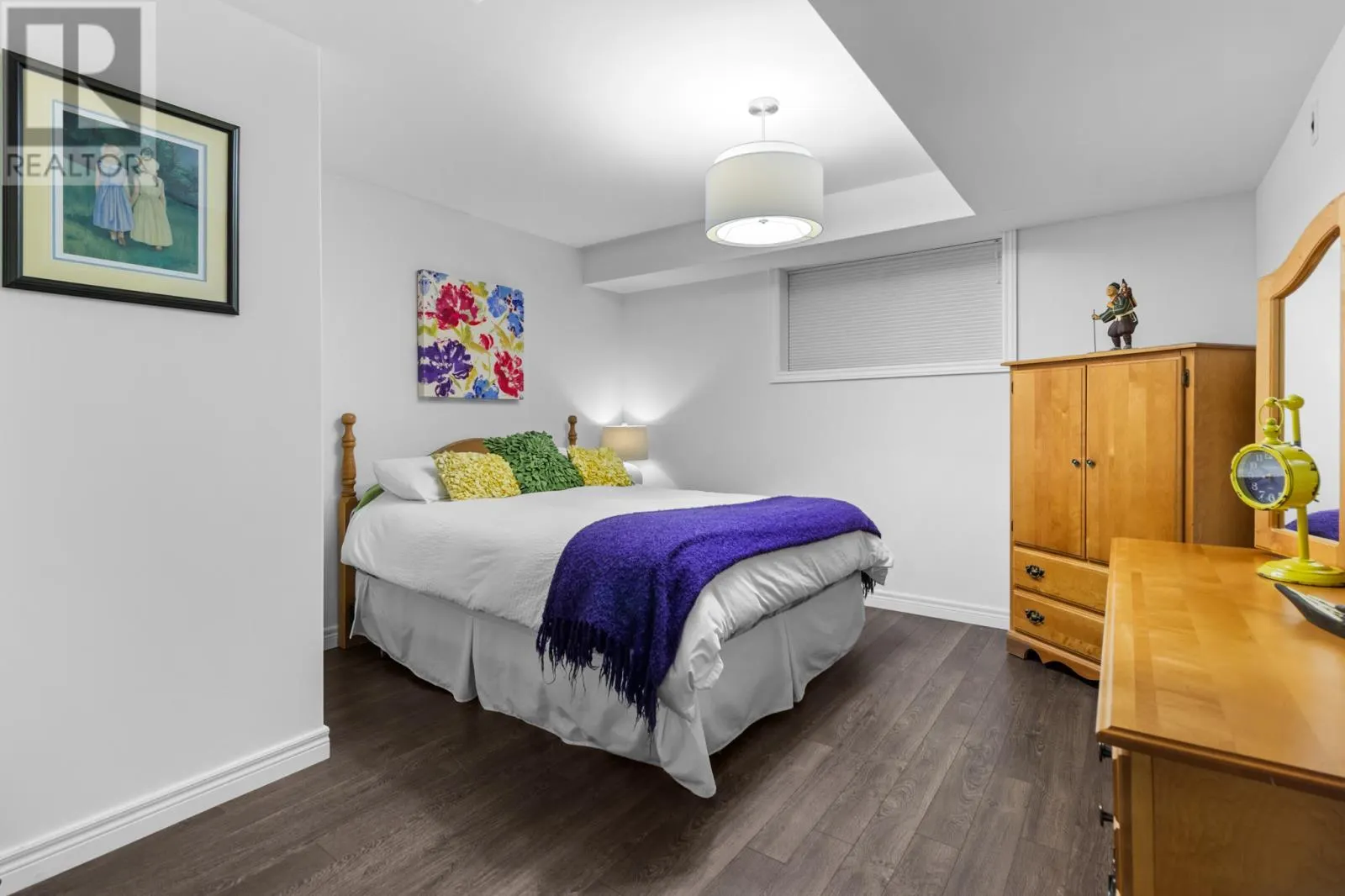 20 Edgewater Lane