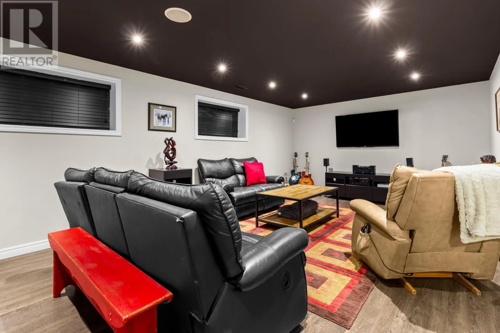 20 Edgewater Lane