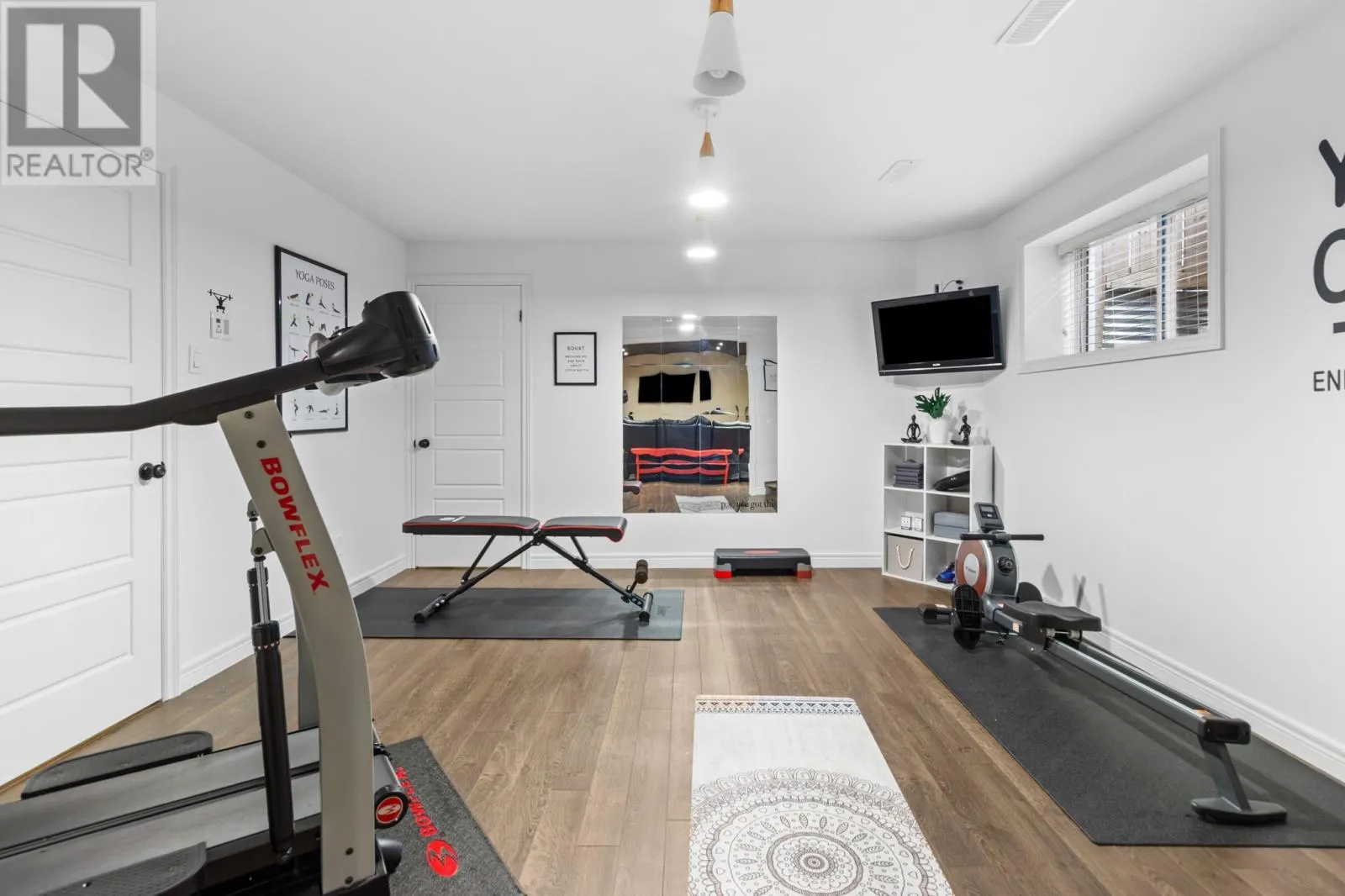 20 Edgewater Lane