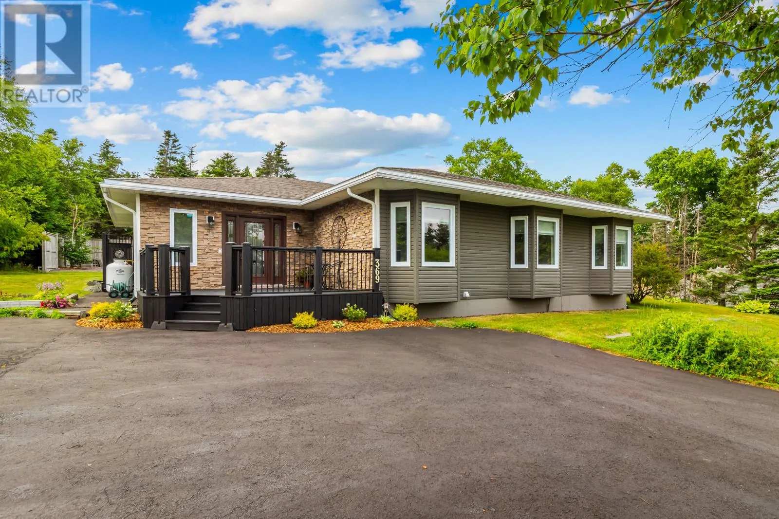 369-371 Dogberry Hill Road