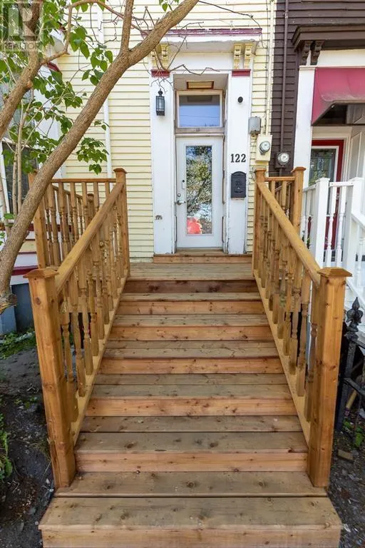 122 Military Road