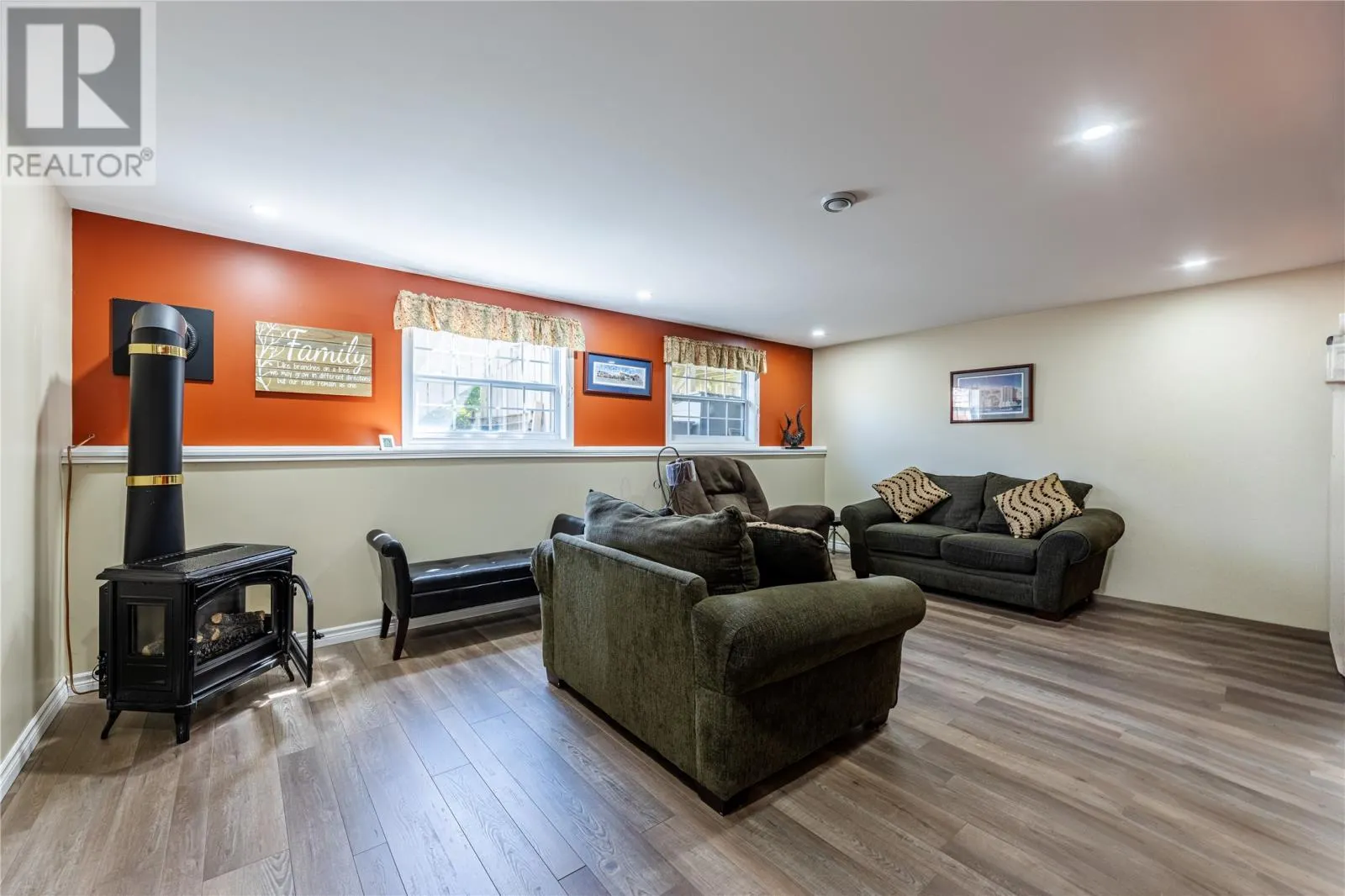 4 Ivydale Place