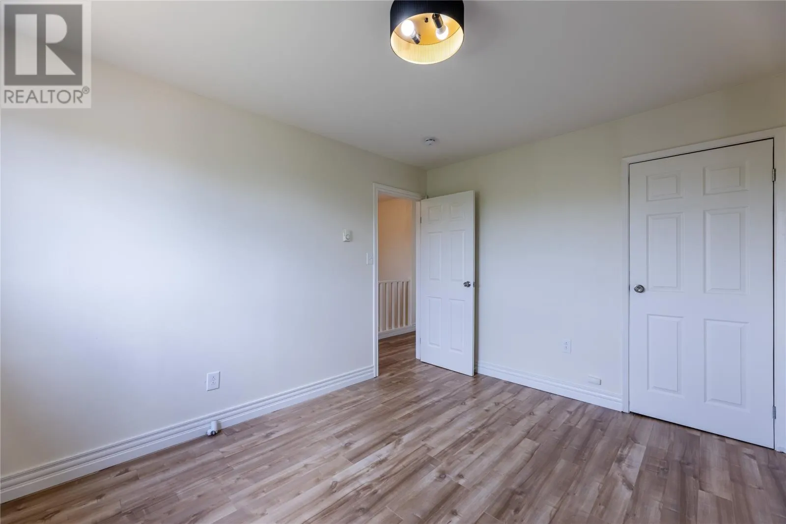 64 Lindbergh Crescent