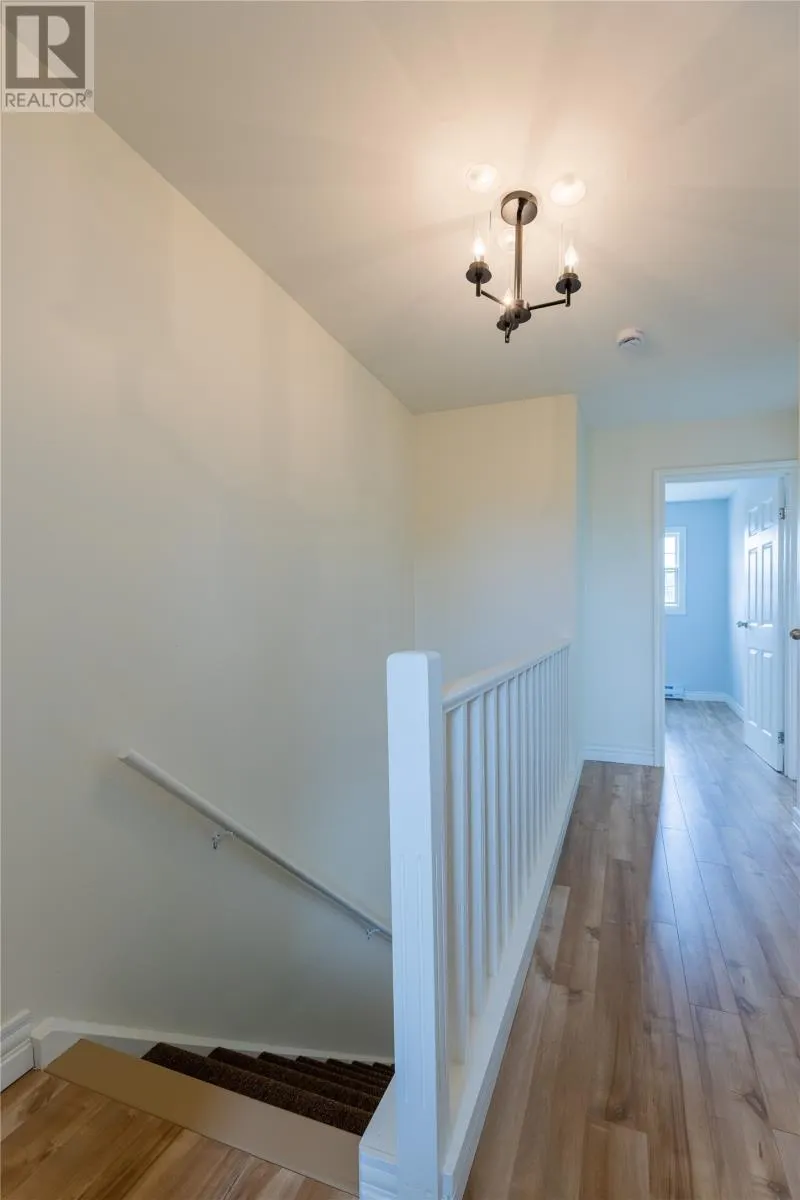 64 Lindbergh Crescent