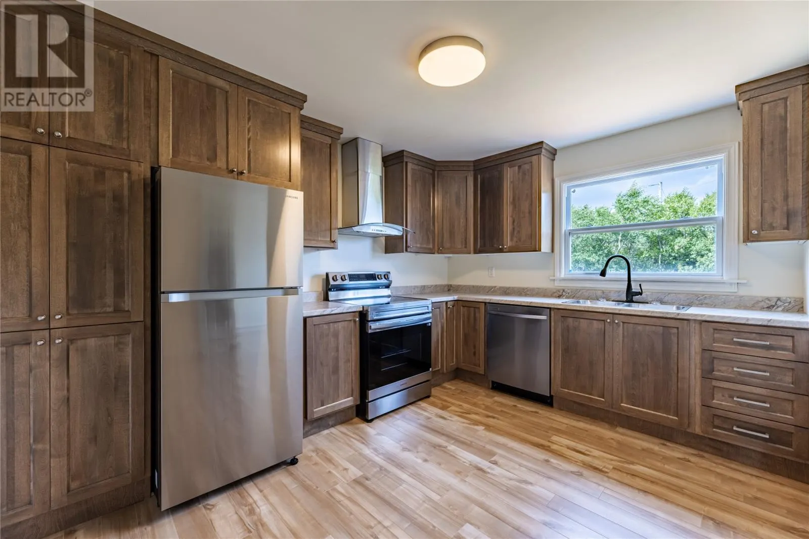 64 Lindbergh Crescent