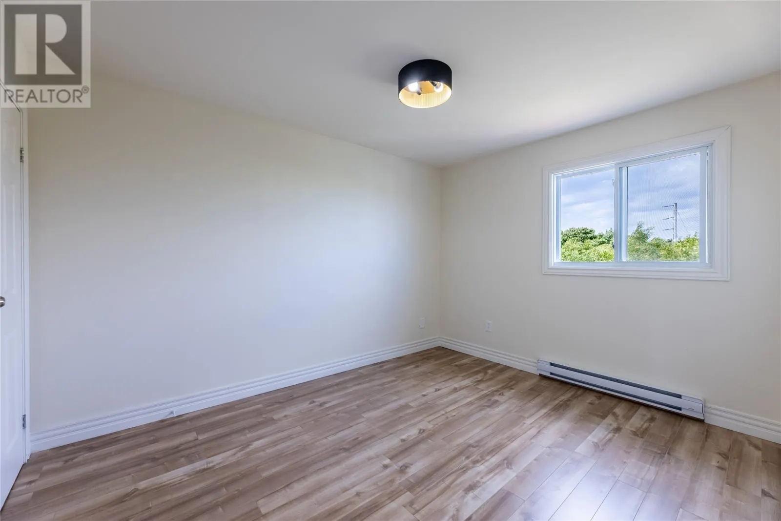 64 Lindbergh Crescent