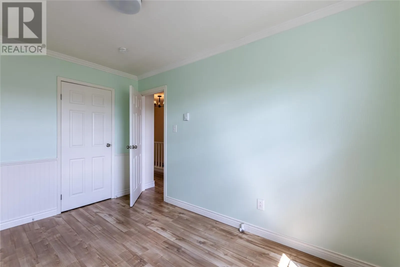 64 Lindbergh Crescent