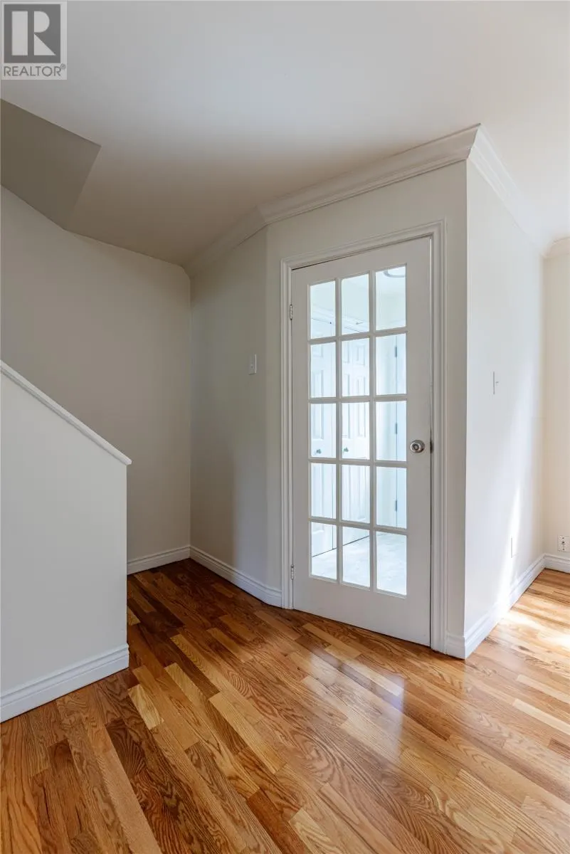 64 Lindbergh Crescent