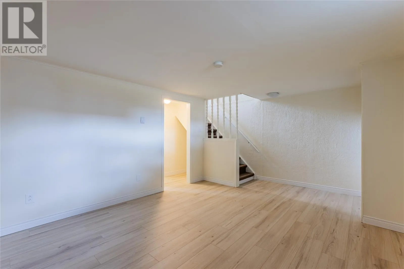 64 Lindbergh Crescent