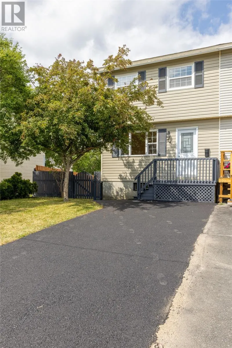 64 Lindbergh Crescent
