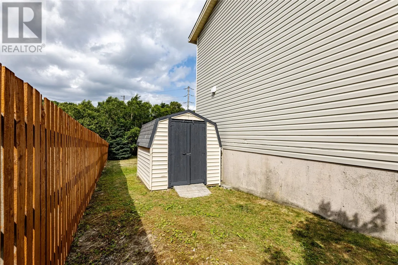 64 Lindbergh Crescent