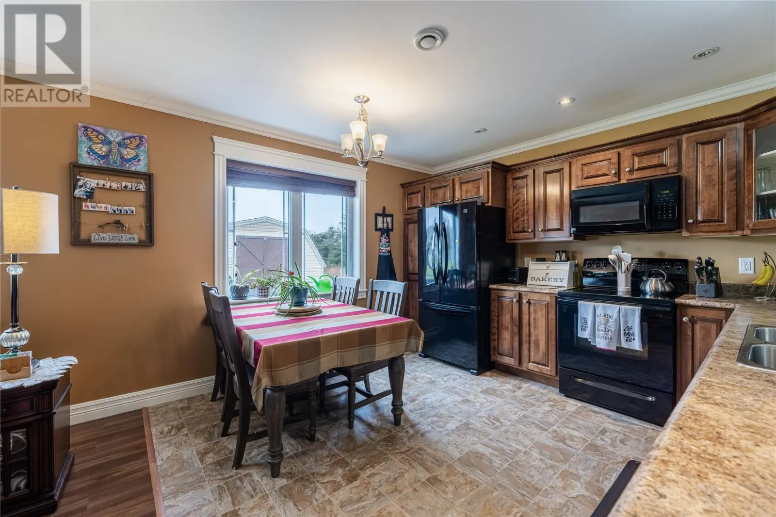 68 Middle Bight Road