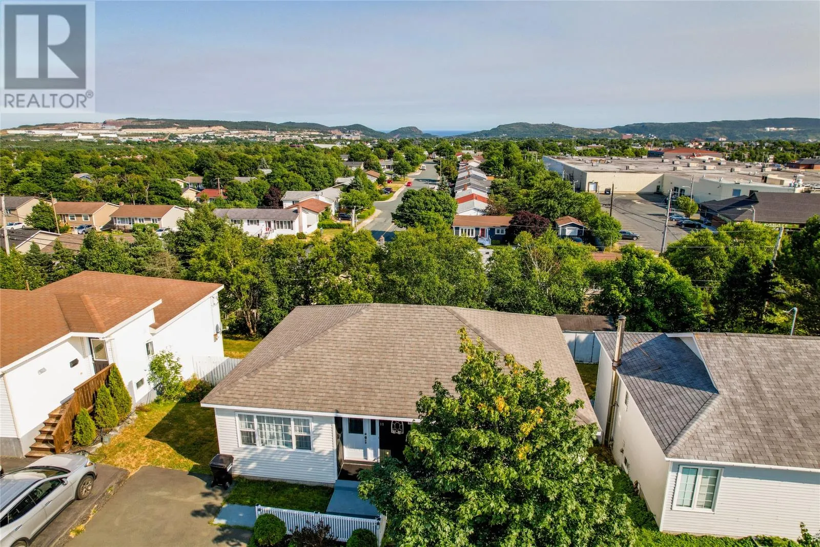 11 Oakridge Drive