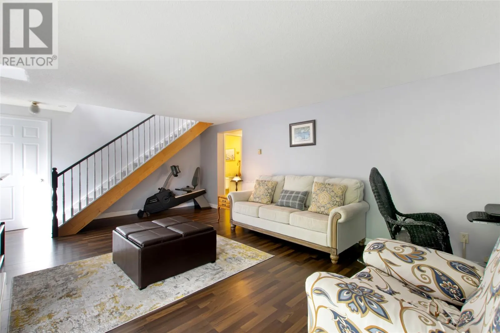 11 Oakridge Drive