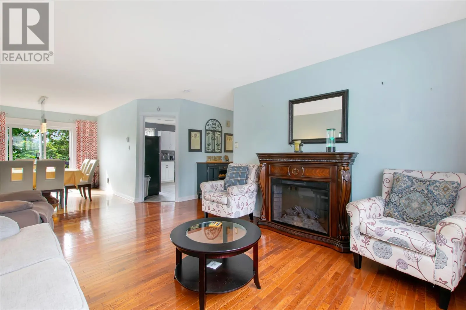 11 Oakridge Drive