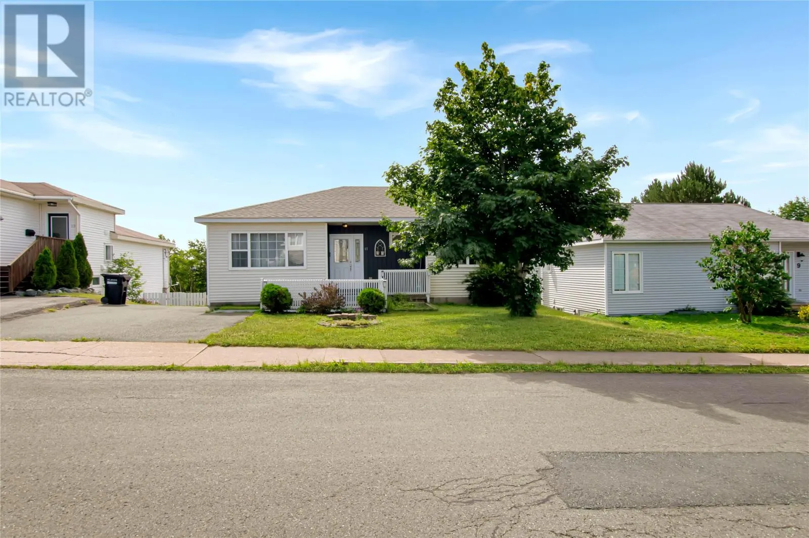 11 Oakridge Drive