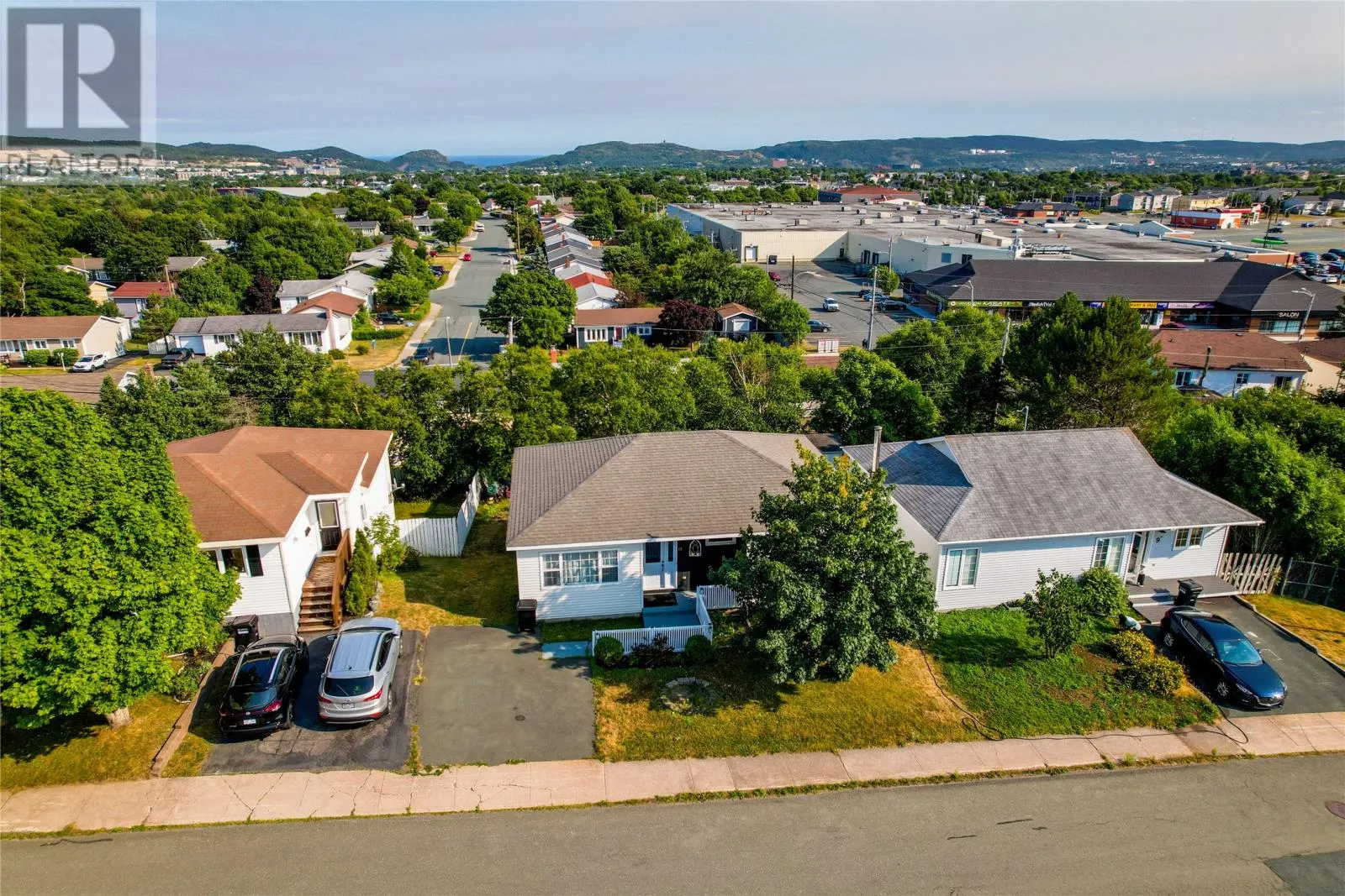 11 Oakridge Drive