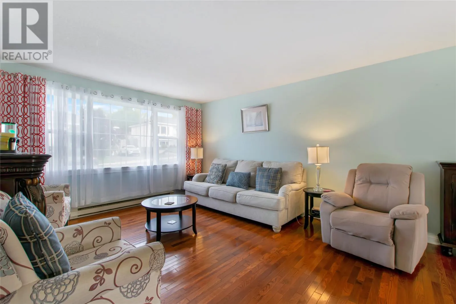 11 Oakridge Drive