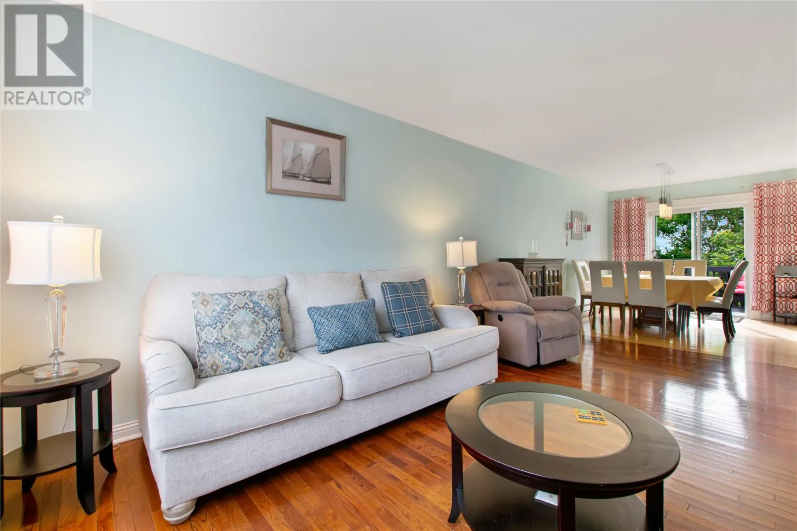 11 Oakridge Drive