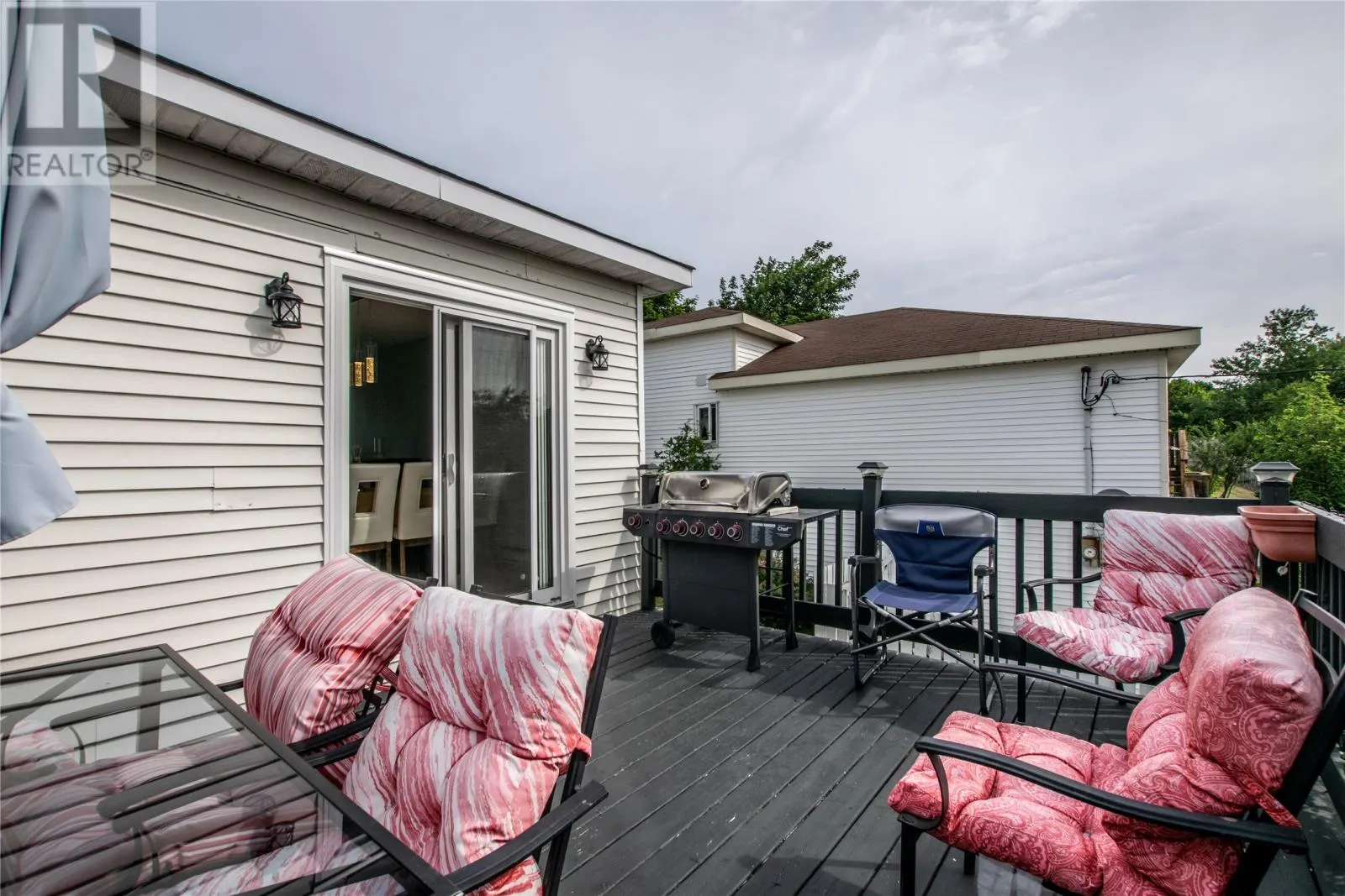 11 Oakridge Drive