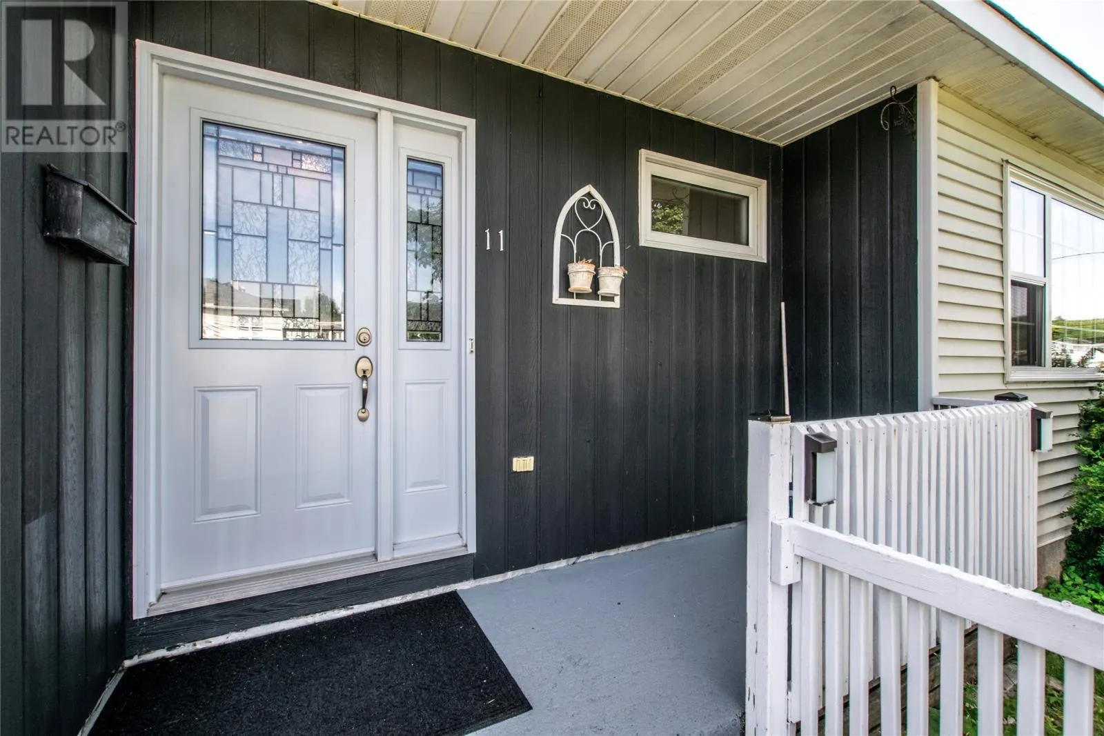 11 Oakridge Drive
