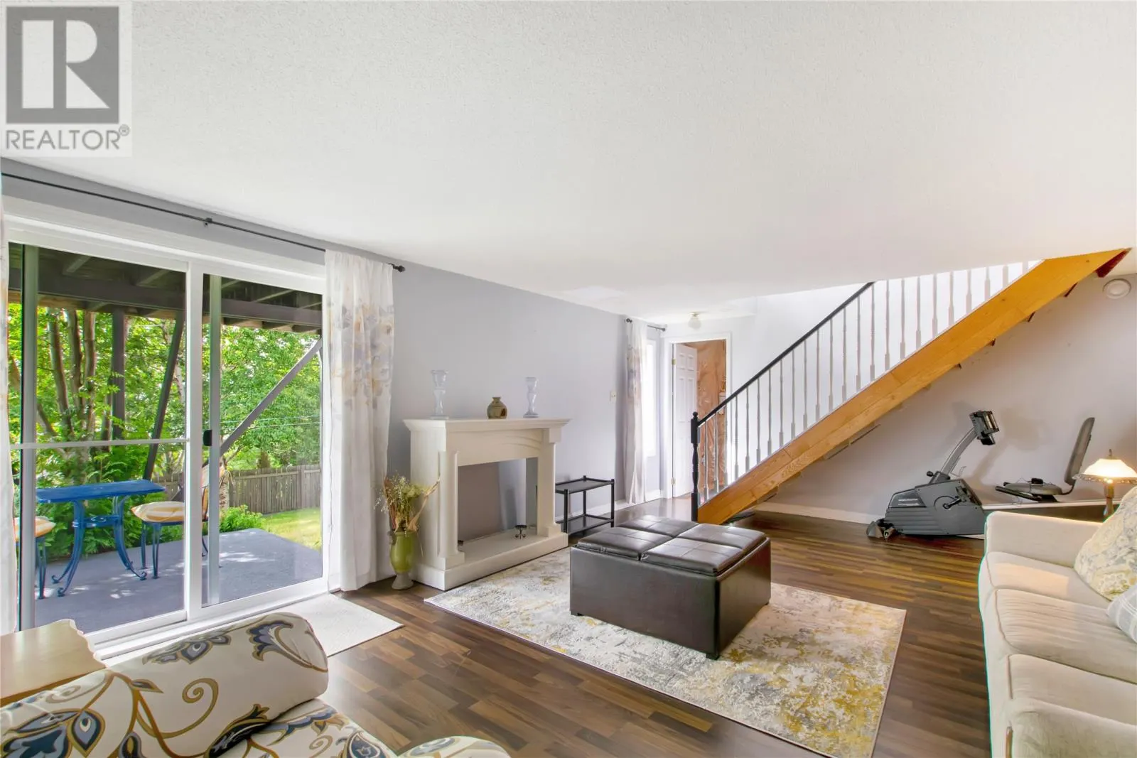 11 Oakridge Drive