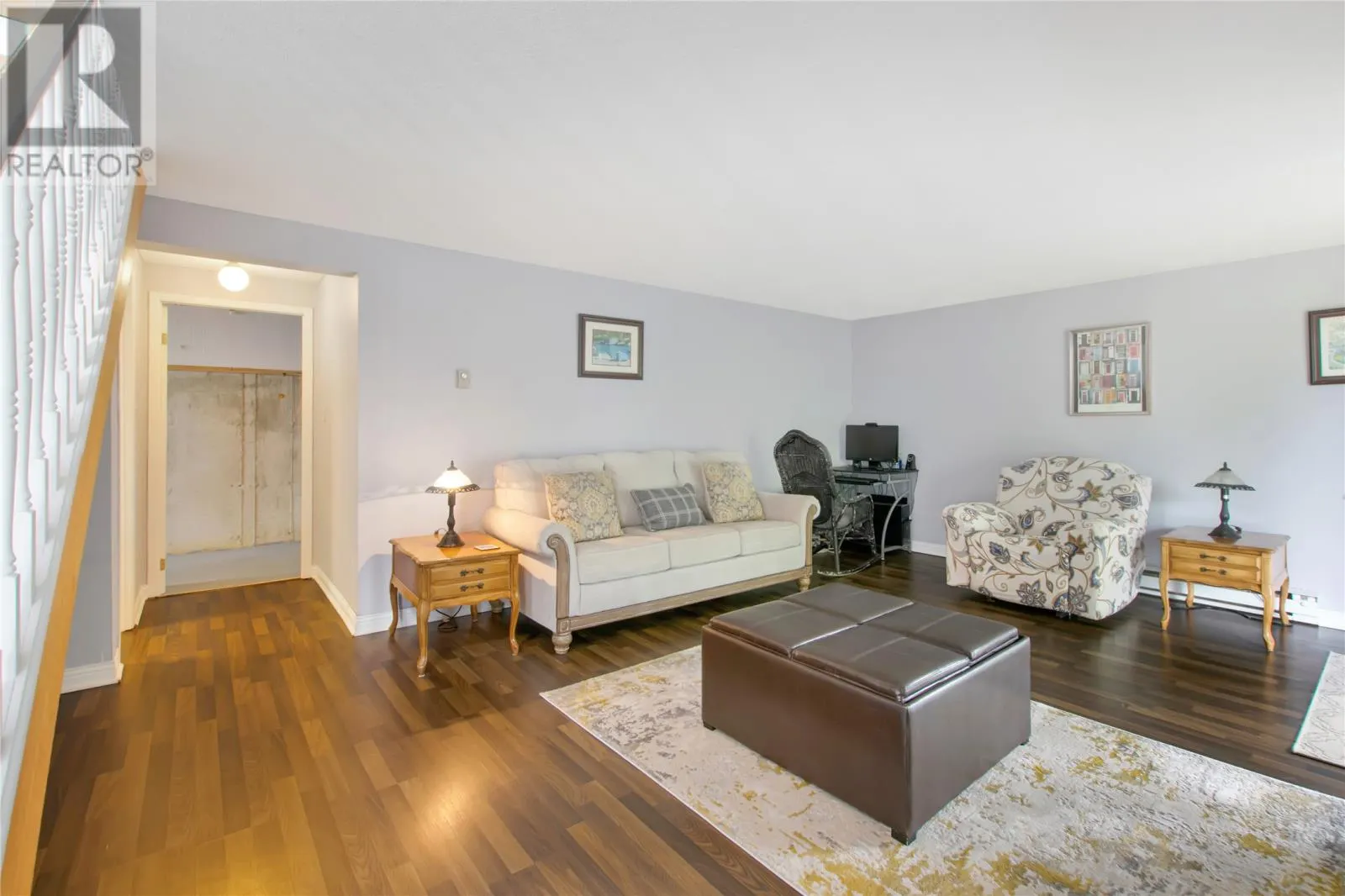 11 Oakridge Drive