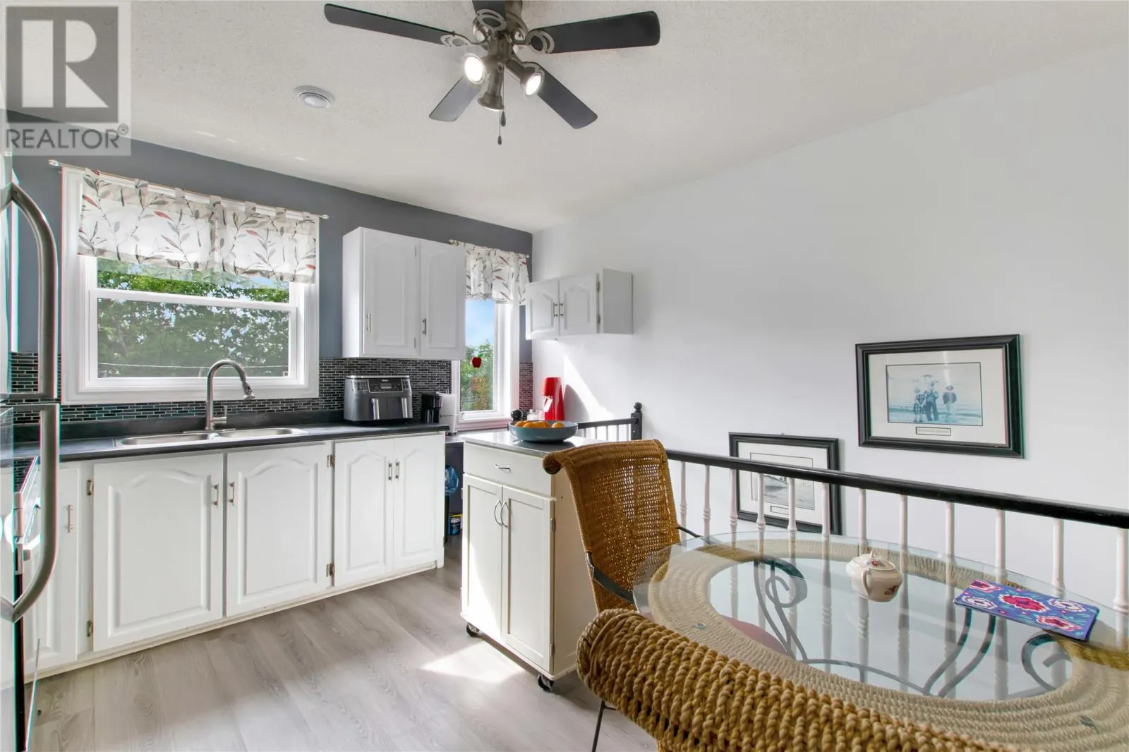 11 Oakridge Drive