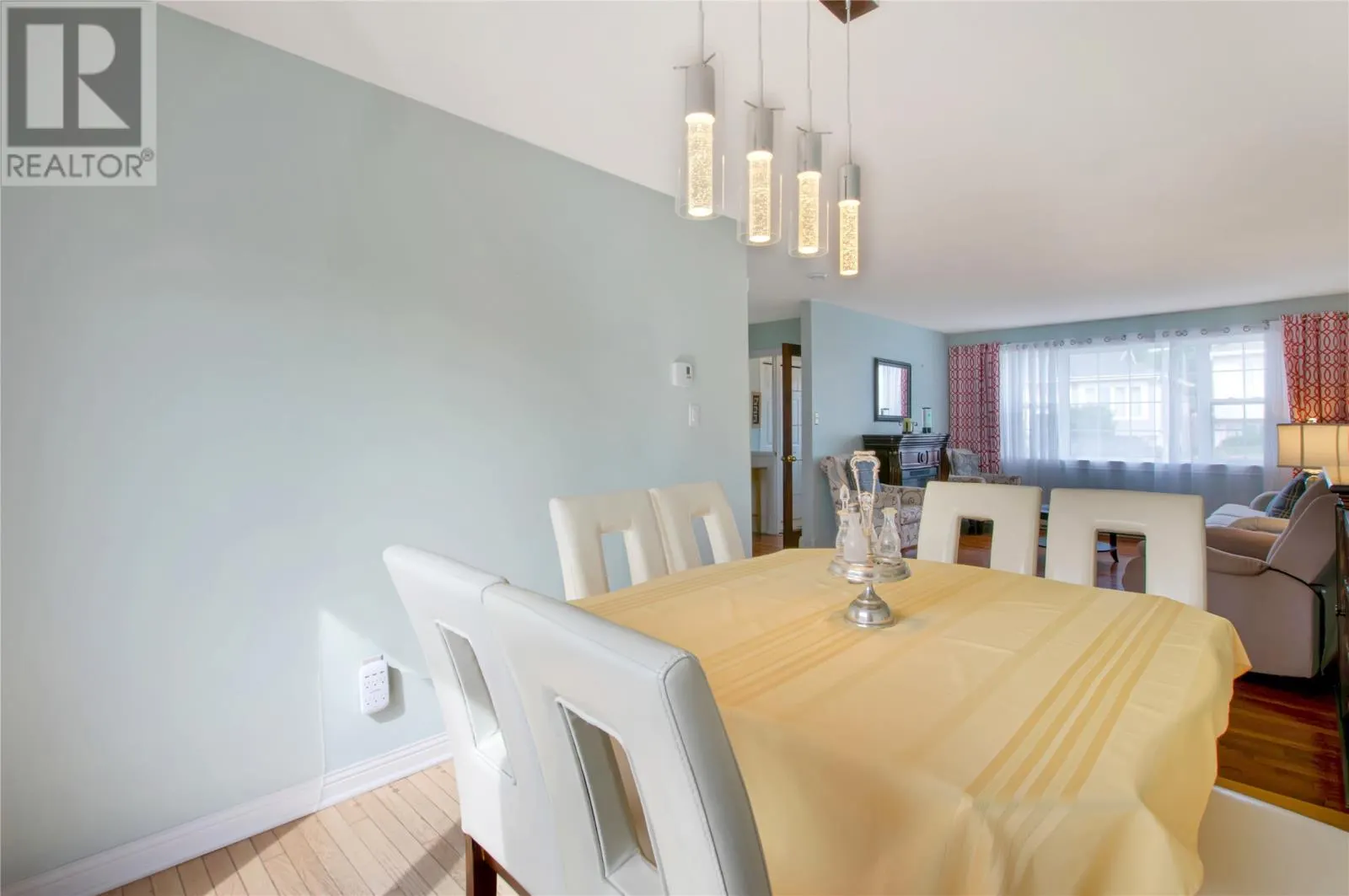 11 Oakridge Drive
