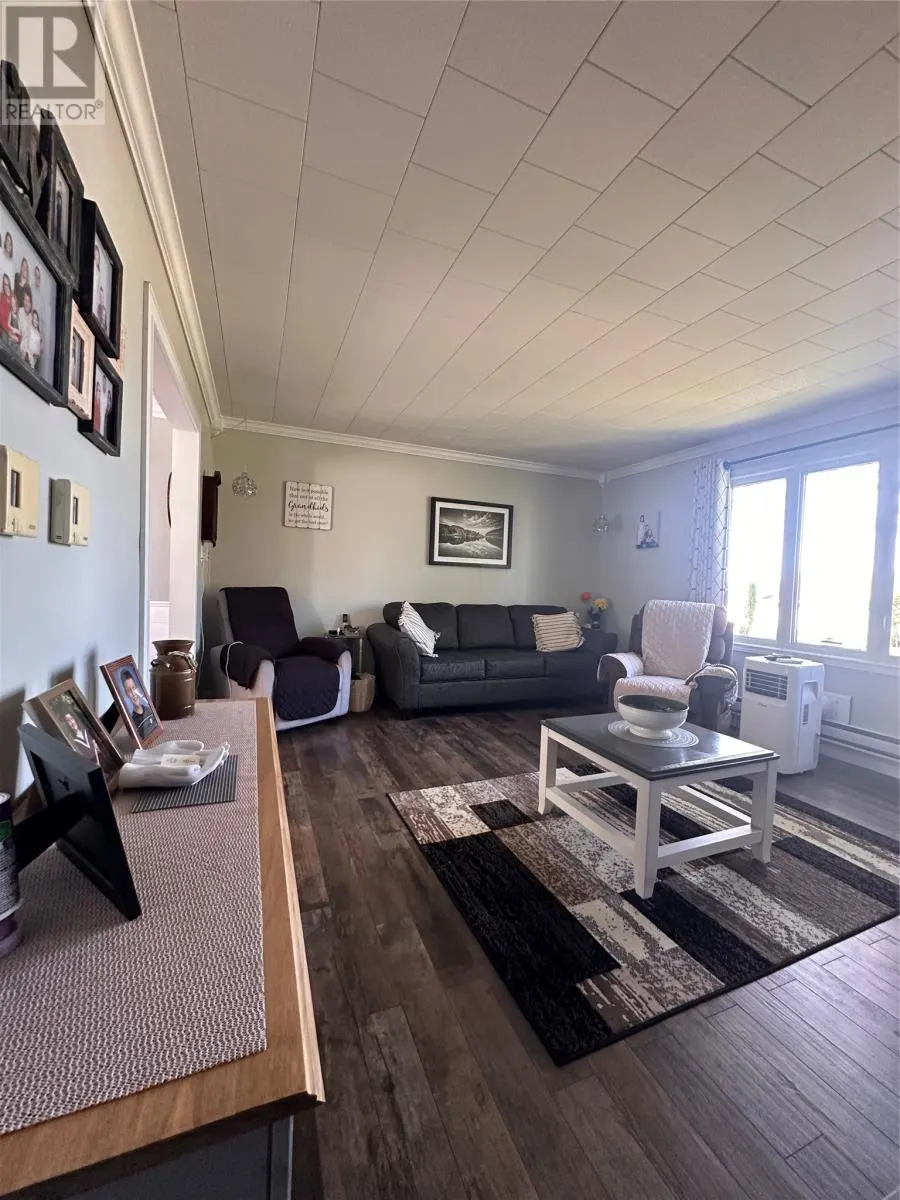 25 Forest Road