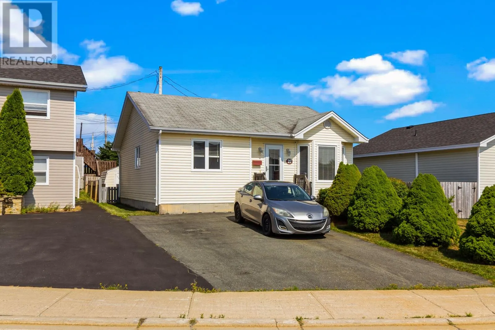 27 KELLAND Crescent