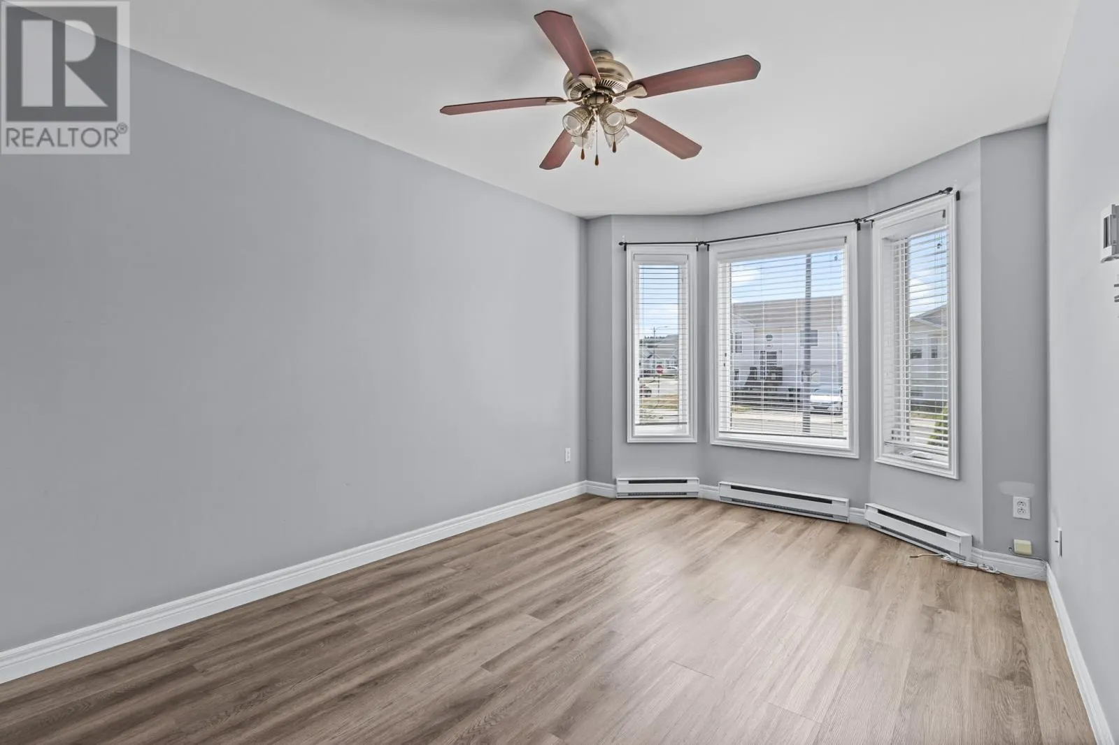 27 KELLAND Crescent