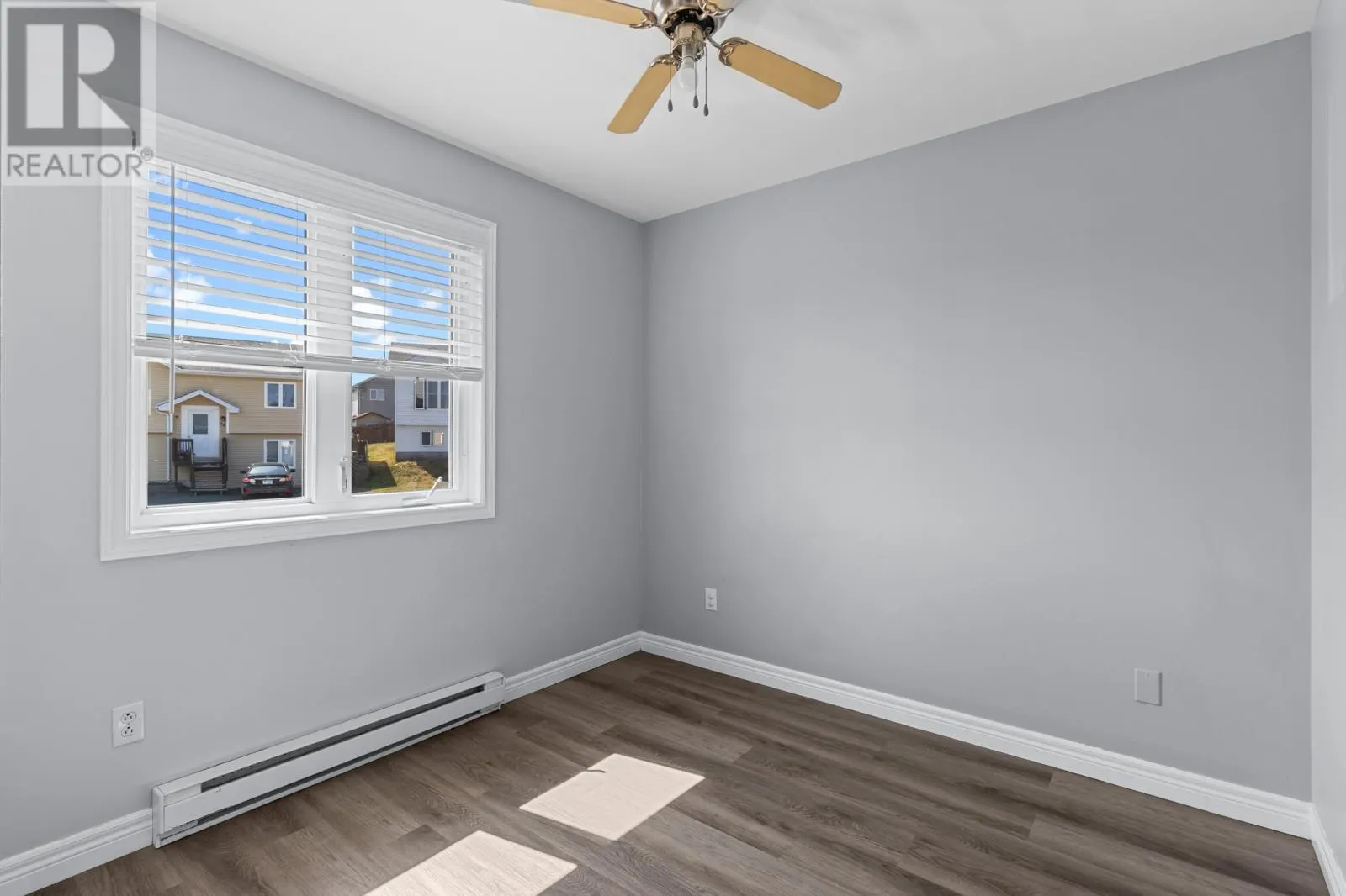 27 KELLAND Crescent