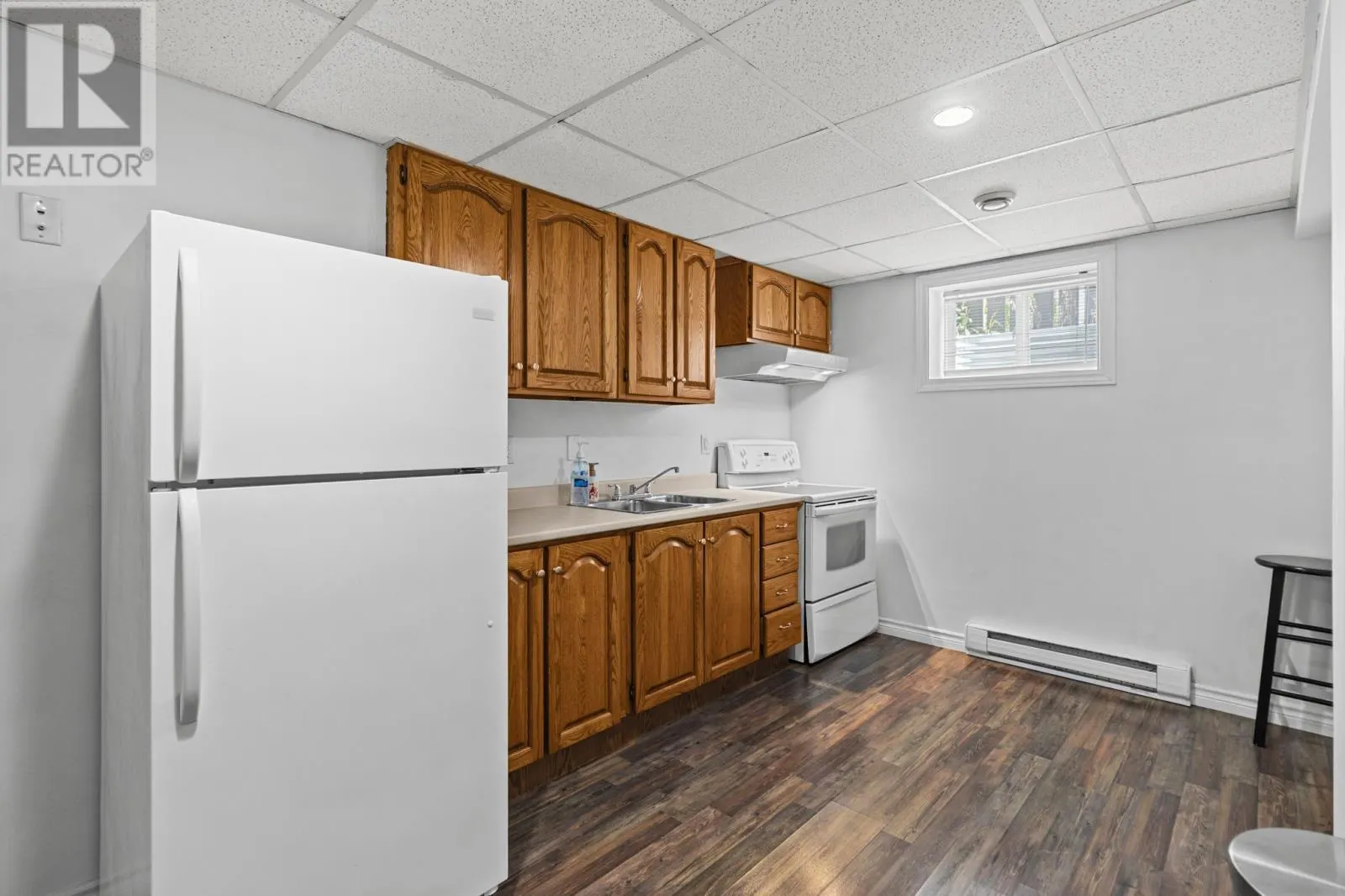 27 KELLAND Crescent