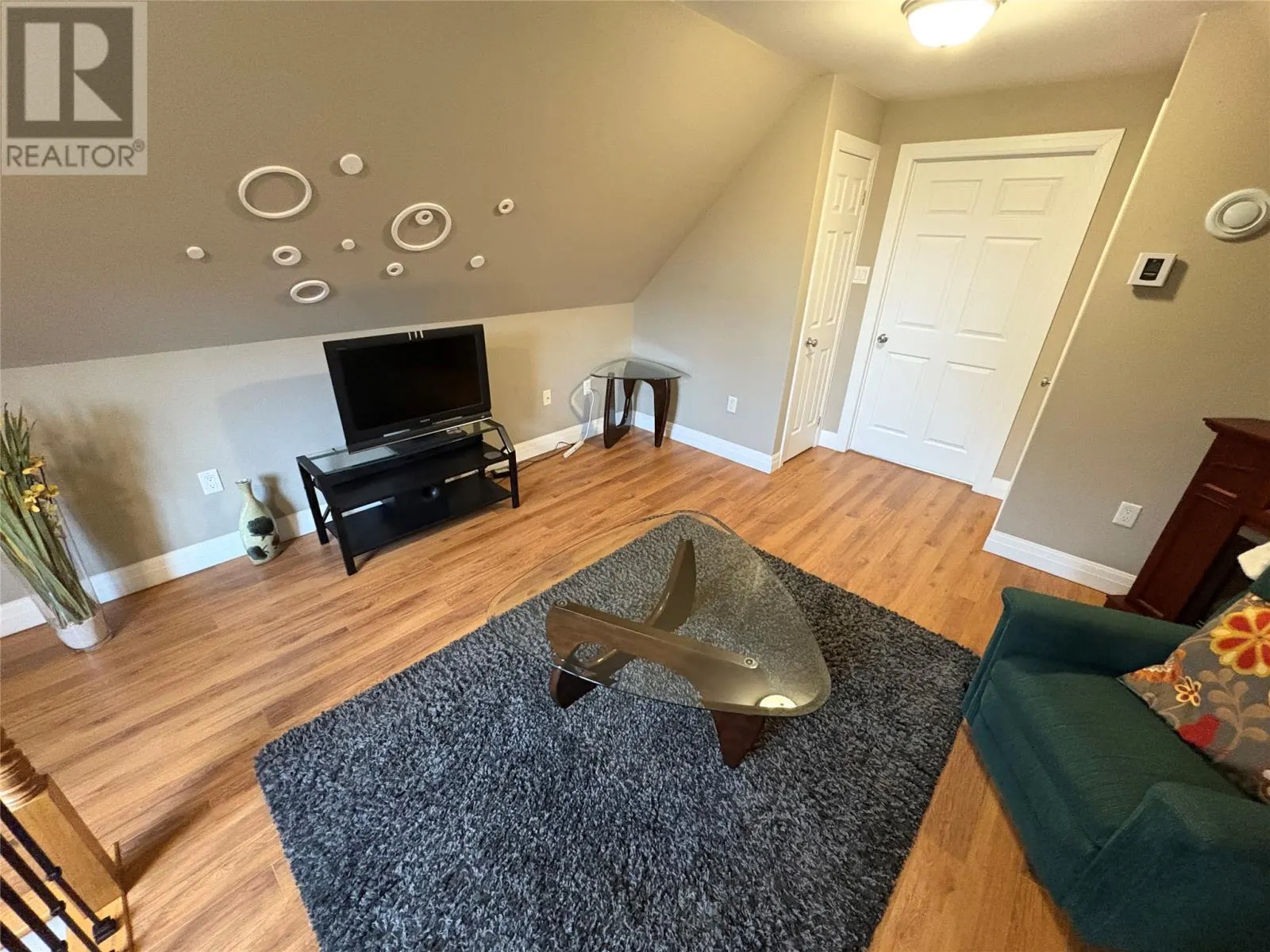5 Simmons Lane