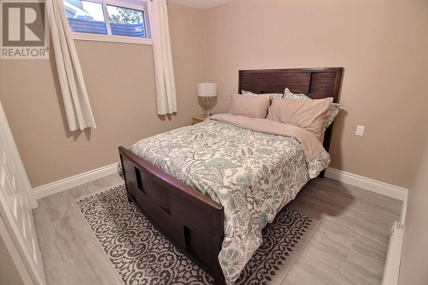 42 Cheshire Crescent