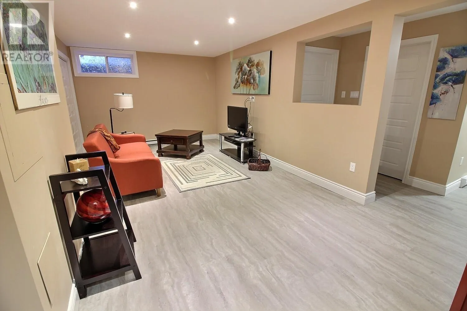 42 Cheshire Crescent