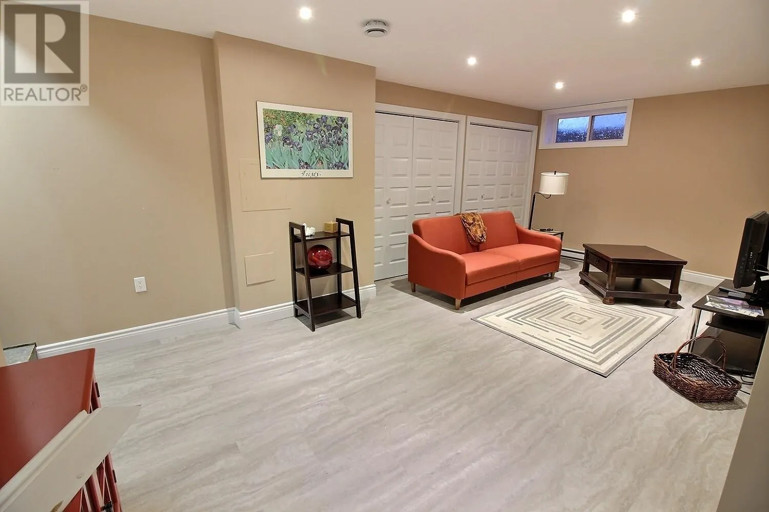 42 Cheshire Crescent
