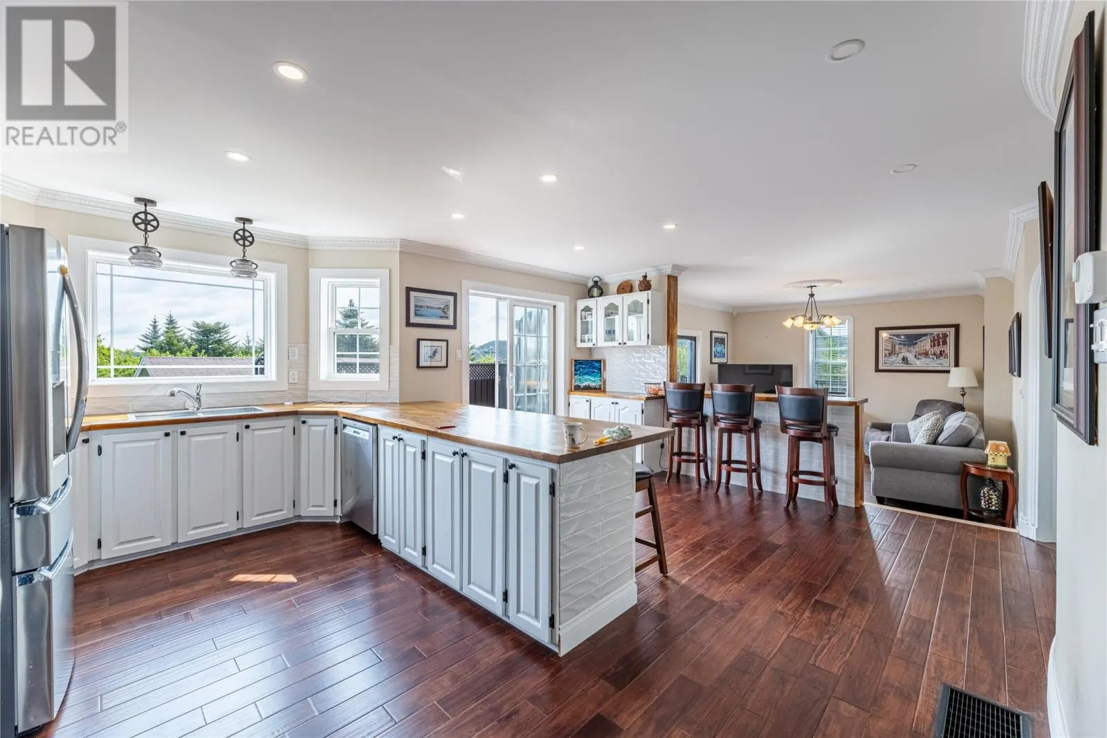 2 Hayes Avenue