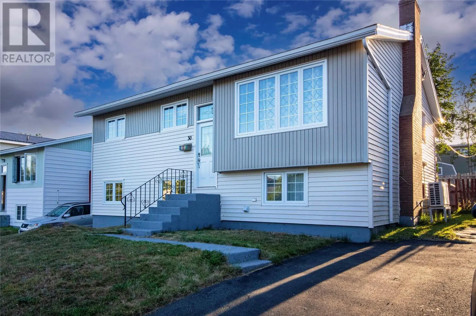 30 Lloyd Crescent