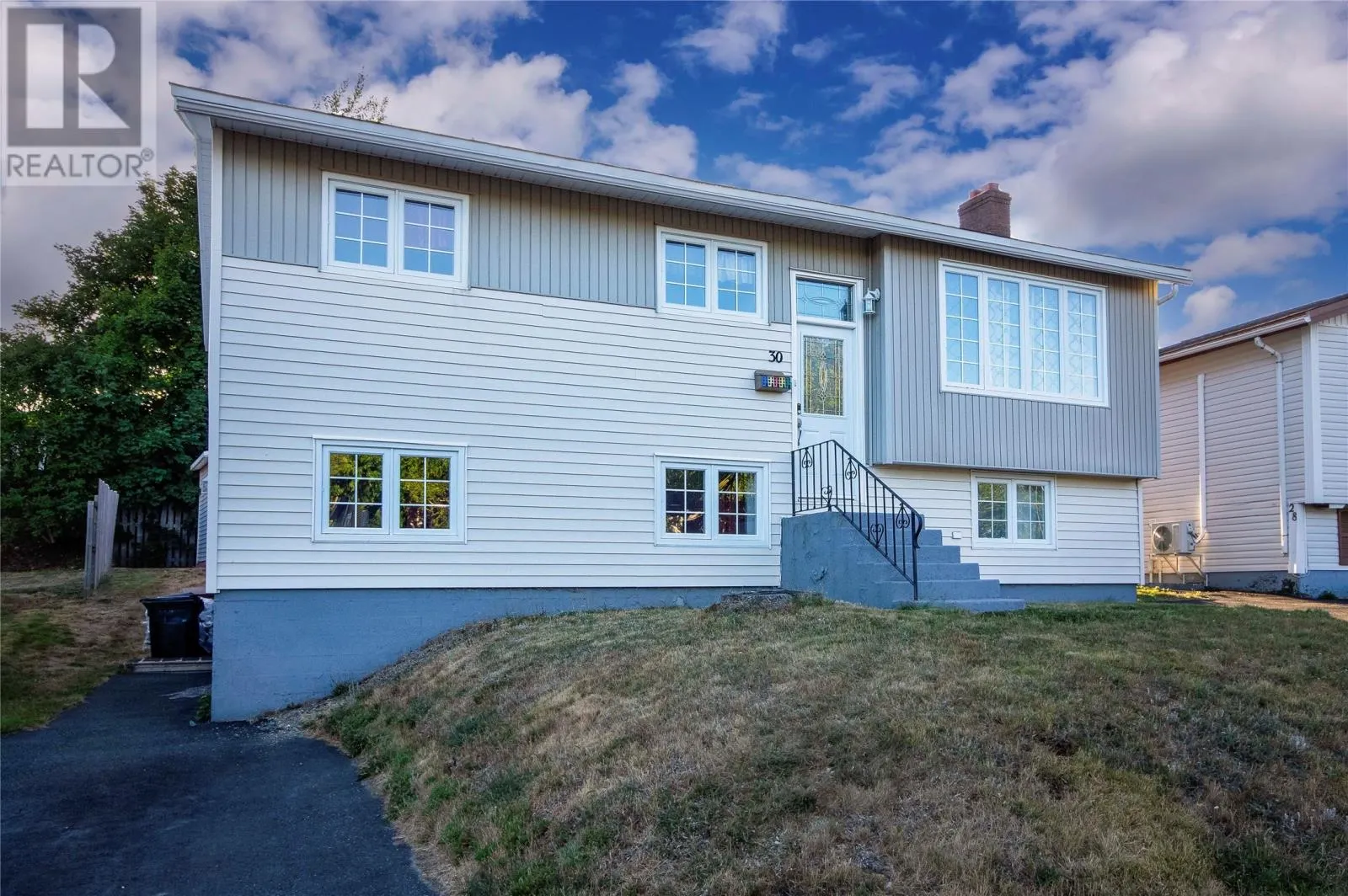 30 Lloyd Crescent