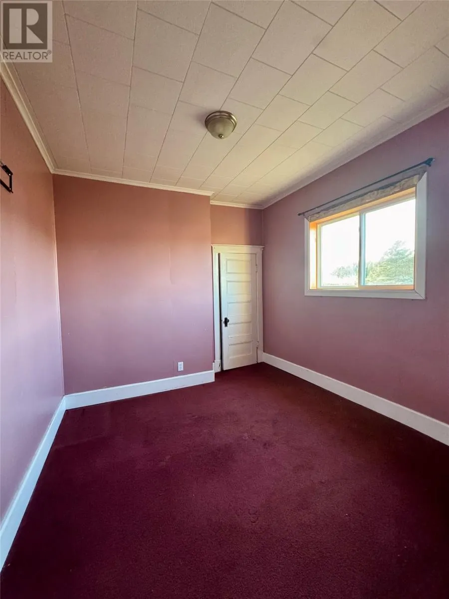 7 Boar Point Hill Road