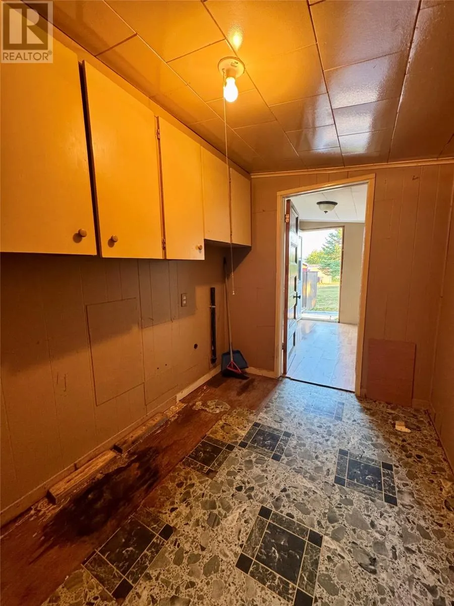 7 Boar Point Hill Road