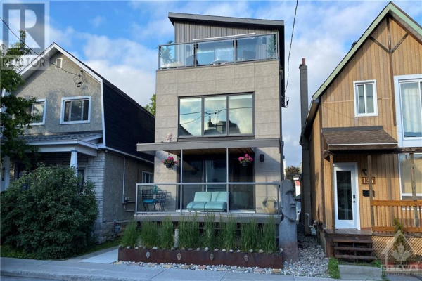 135 CARRUTHERS AVENUE, Ottawa