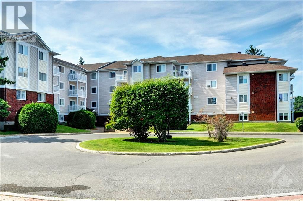 268 LORRY GREENBERG DRIVE UNIT6, (MLS® 6161342) See this condo apartment for sale in